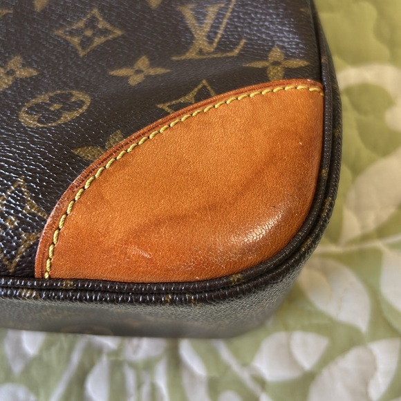 Louis Vuitton Monogram Shoulder Bag. EUC - Picture 8 of 11